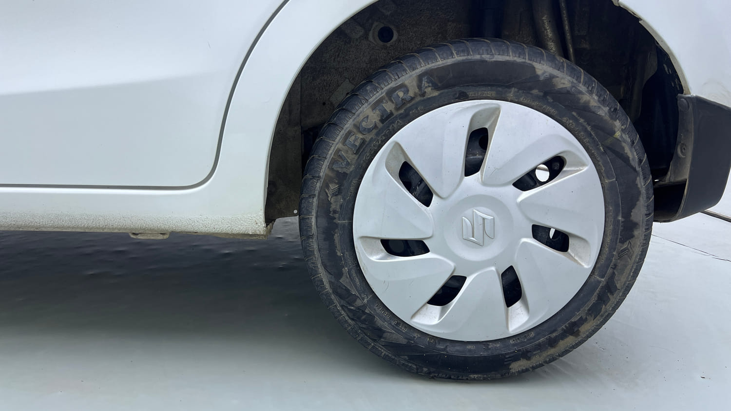 Used 2014 Maruti Suzuki Celerio VXi Petrol Manual tyres LEFT REAR TYRE RIM VIEW