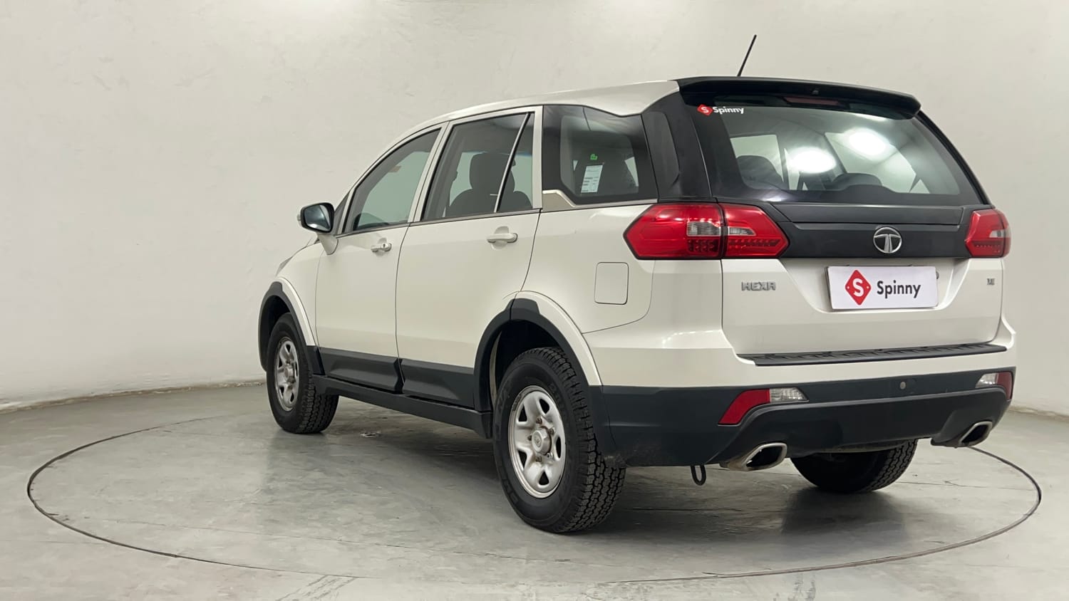 Used 2018 Tata Hexa XE 4x2 7 STR Diesel Manual exterior LEFT REAR CORNER VIEW