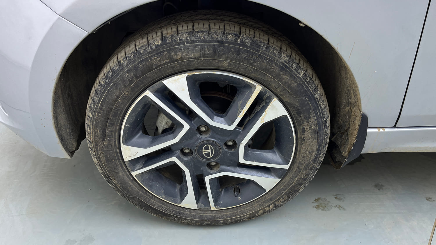 Used 2021 Tata Tigor XZ Plus Petrol Manual tyres LEFT FRONT TYRE RIM VIEW