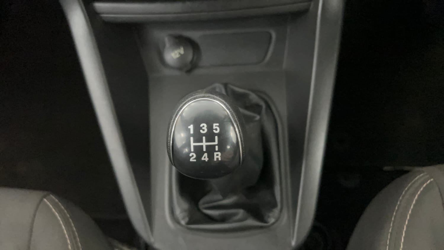 Used 2018 Ford Figo Titanium 1.2 Ti-VCT Petrol Manual interior GEAR  KNOB VIEW