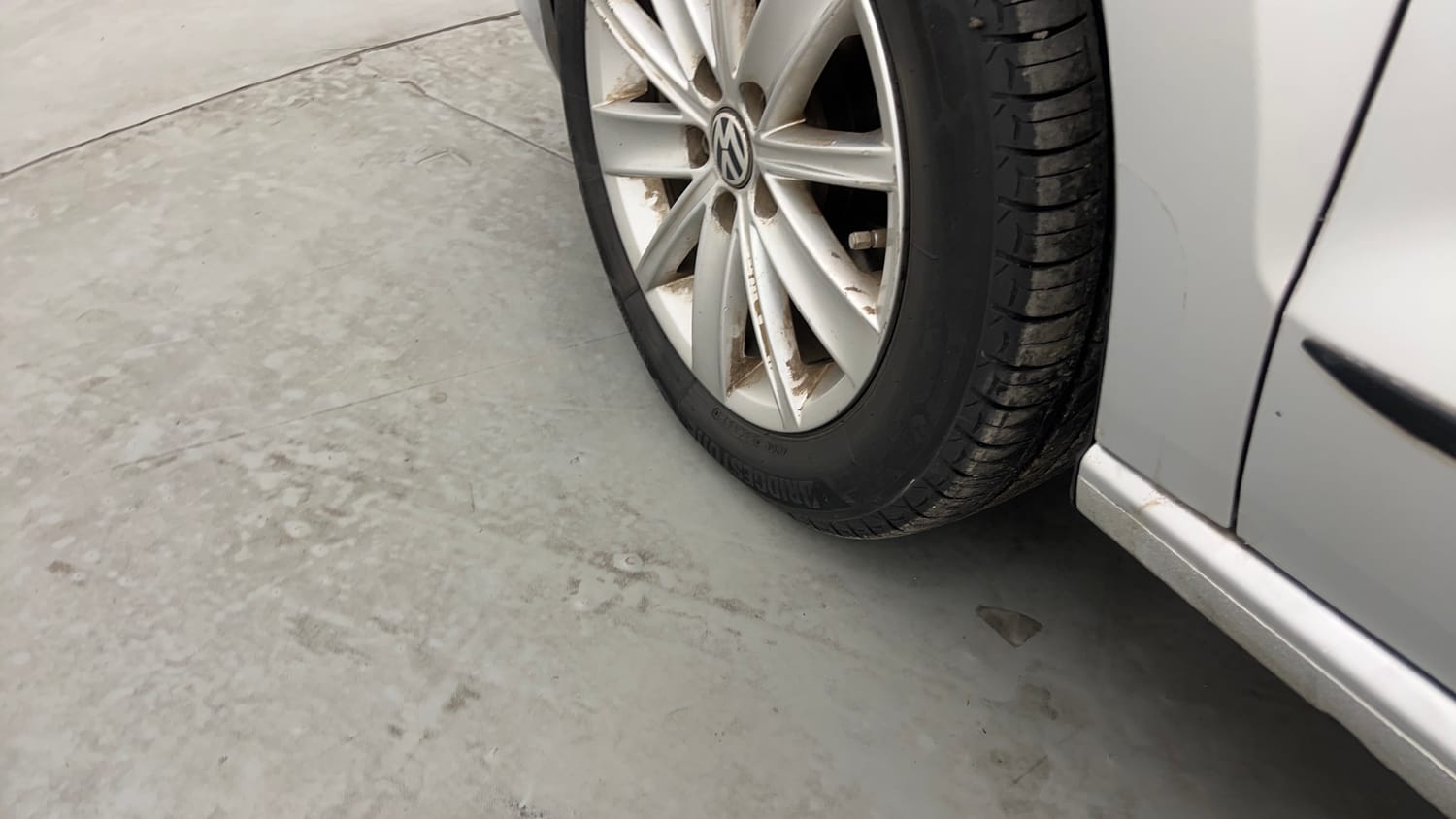 Used 2016 Volkswagen Vento Highline 1.2 (P) AT Petrol Automatic dents MINOR SCRATCH