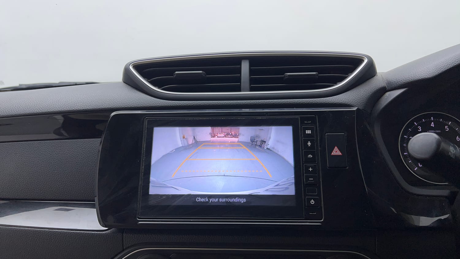 Used 2020 Honda Amaze 1.2 S CVT Petrol Petrol Automatic top_features Rear camera