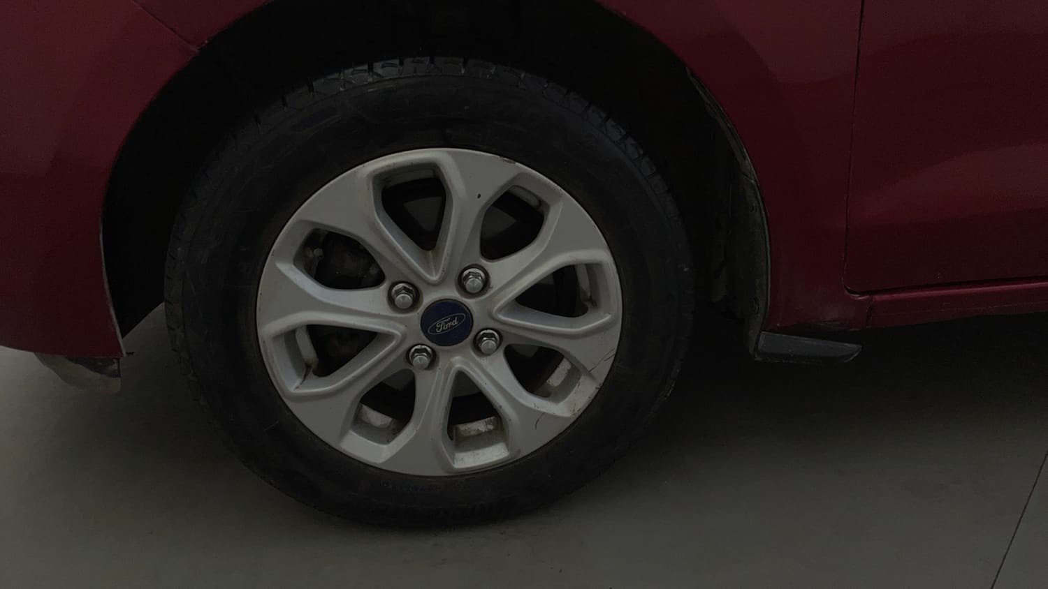 Used 2016 Ford Figo Trend 1.2 Ti-VCT Petrol Manual tyres LEFT FRONT TYRE RIM VIEW