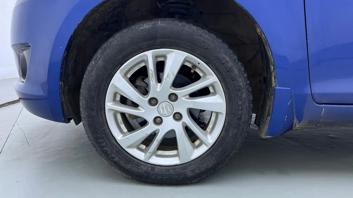 Used 2012 Maruti Suzuki Swift ZDi Diesel Manual tyres LEFT FRONT TYRE RIM VIEW