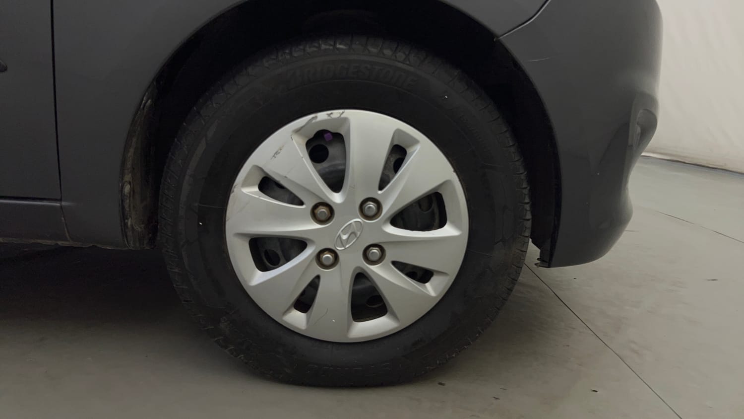 Used 2011 Hyundai i10 Magna 1.2 Kappa2 Petrol Manual tyres RIGHT FRONT TYRE RIM VIEW