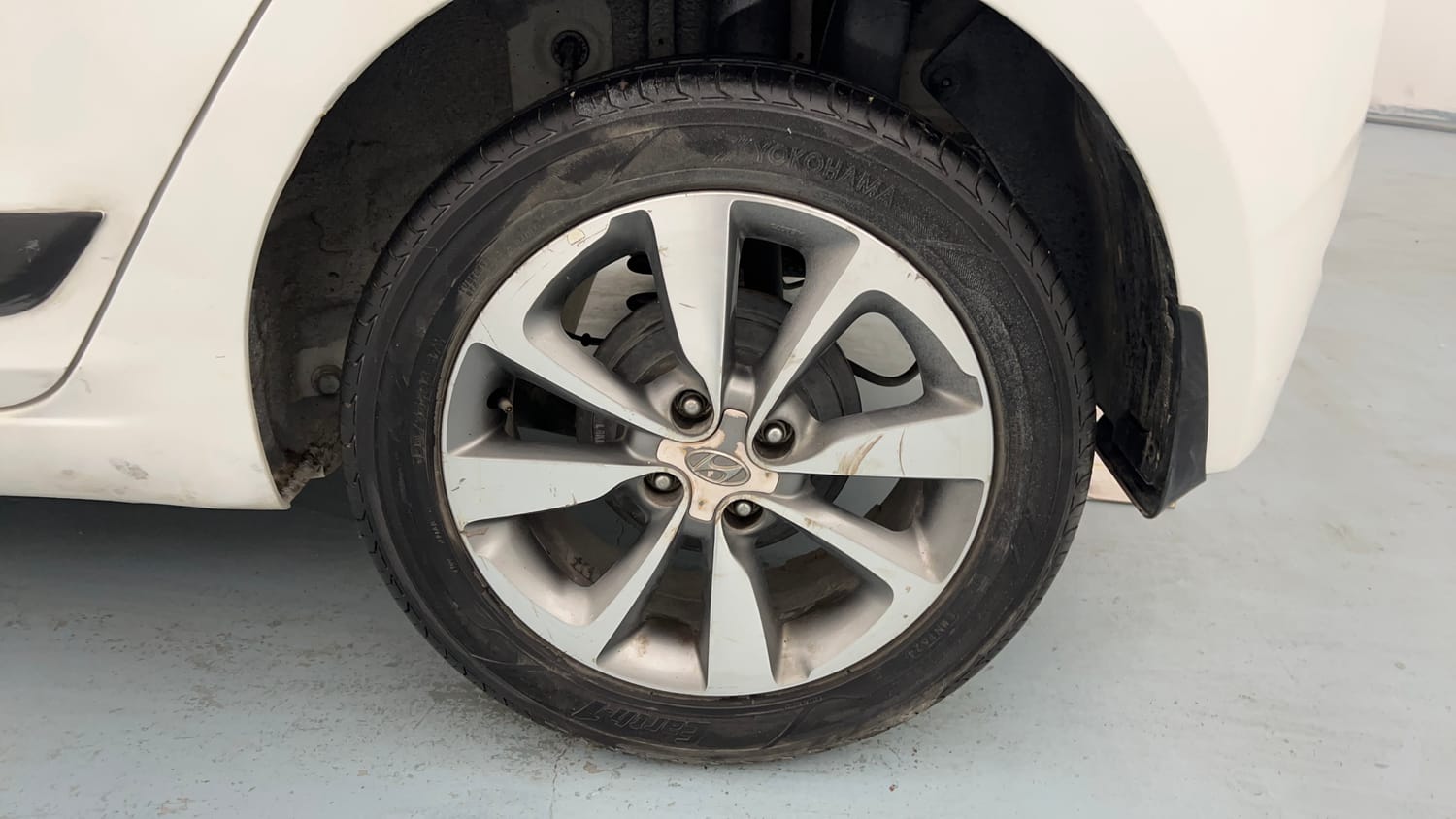 Used 2016 Hyundai Elite i20 Asta 1.2 Petrol Manual tyres LEFT REAR TYRE RIM VIEW