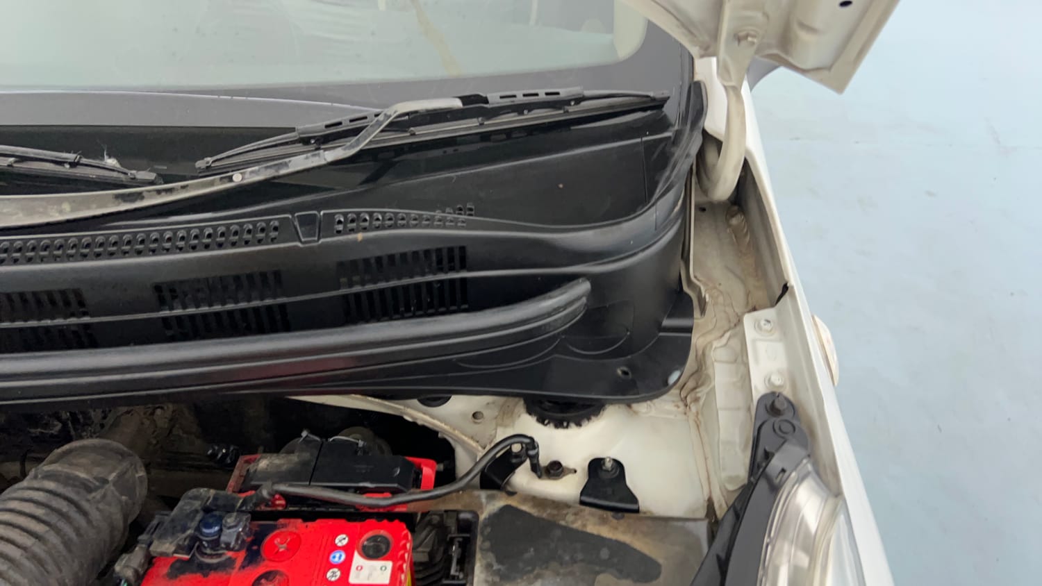 Used 2017 Hyundai Grand i10 Magna U2 1.2 CRDi Diesel Manual engine ENGINE LEFT SIDE HINGE & APRON VIEW