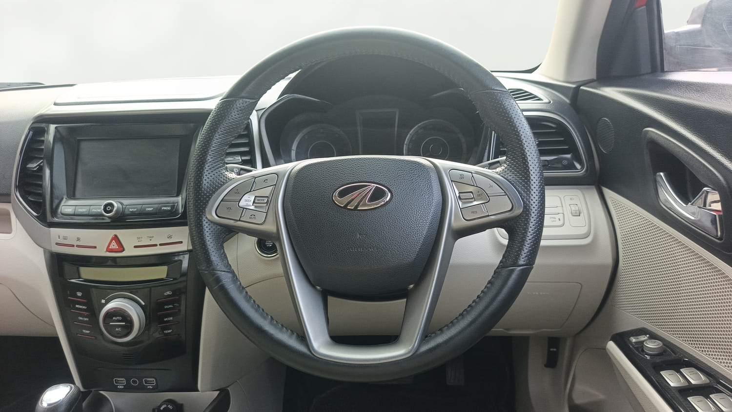 Used 2022 Mahindra XUV 300 W8 (O) 1.5 Diesel AMT Diesel Automatic interior STEERING VIEW