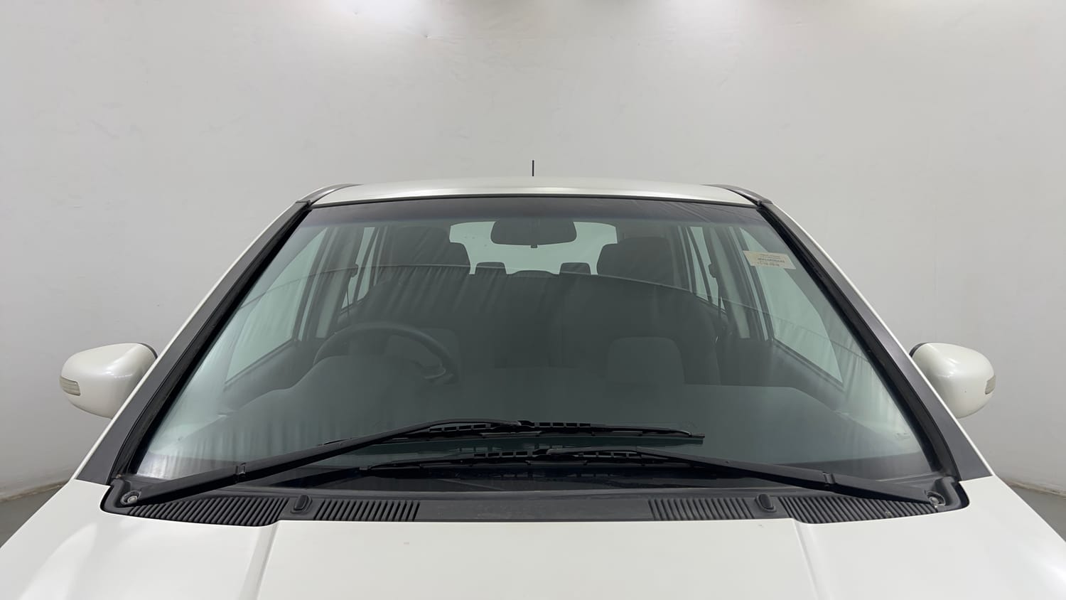 Used 2018 Tata Hexa XE 4x2 7 STR Diesel Manual exterior FRONT WINDSHIELD VIEW