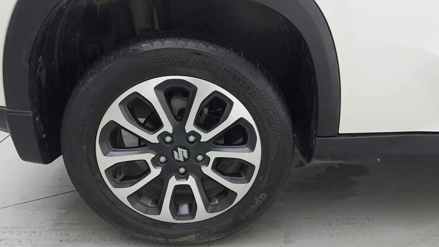 Used 2023 Maruti Suzuki Grand Vitara Zeta Smart Hybrid Petrol Manual tyres RIGHT REAR TYRE RIM VIEW