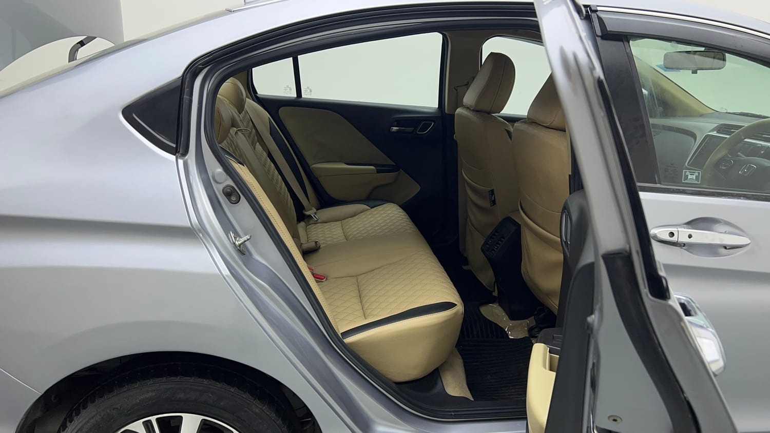 Used 2019 Honda City V CVT Petrol Petrol Automatic interior RIGHT SIDE REAR DOOR CABIN VIEW