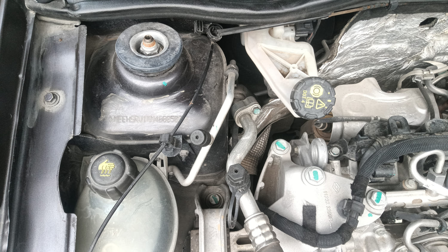 Used 2021 Renault Duster RXZ 1.3 Turbo Petrol CVT Petrol Automatic engine ENGINE RIGHT SIDE HINGE & APRON VIEW