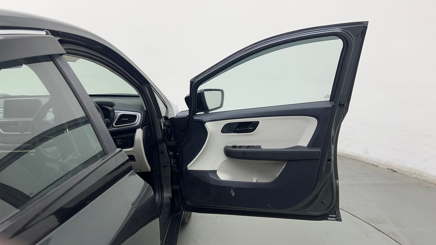 Used 2023 Tata Altroz XT 1.2 Cng(o/s fitted) Cng Manual interior RIGHT FRONT DOOR OPEN VIEW