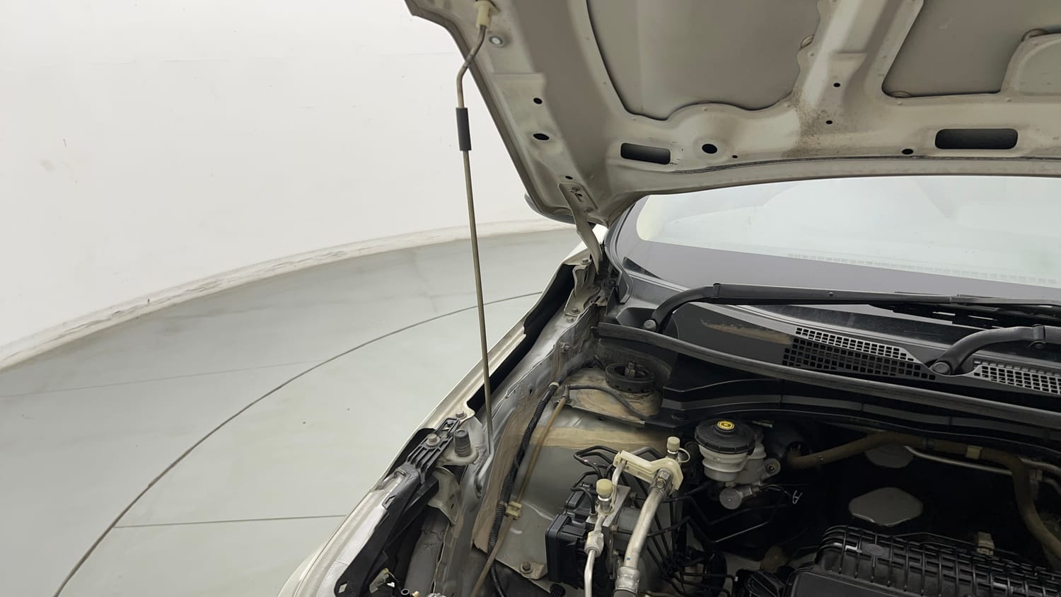 Used 2020 Honda Amaze 1.2 S CVT Petrol Petrol Automatic engine ENGINE RIGHT SIDE HINGE & APRON VIEW
