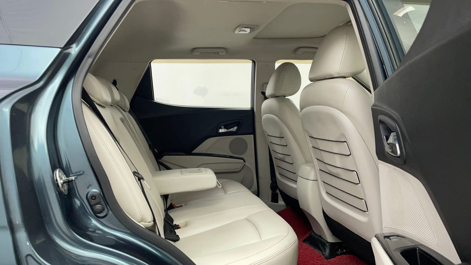 Used 2022 Mahindra XUV 300 W8 (O) 1.5 Diesel AMT Diesel Automatic interior RIGHT SIDE REAR DOOR CABIN VIEW