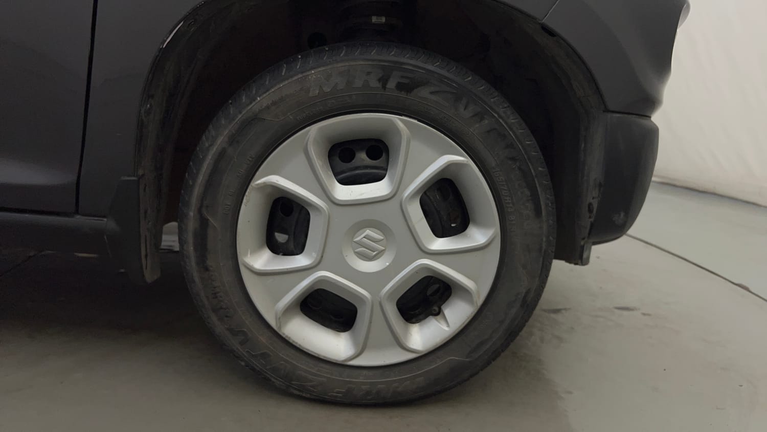 Used 2021 Maruti Suzuki S-Presso VXi Petrol Manual tyres RIGHT FRONT TYRE RIM VIEW