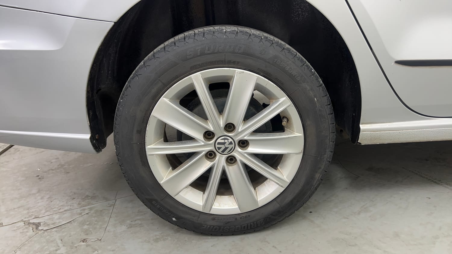 Used 2016 Volkswagen Vento Highline 1.2 (P) AT Petrol Automatic tyres RIGHT REAR TYRE RIM VIEW
