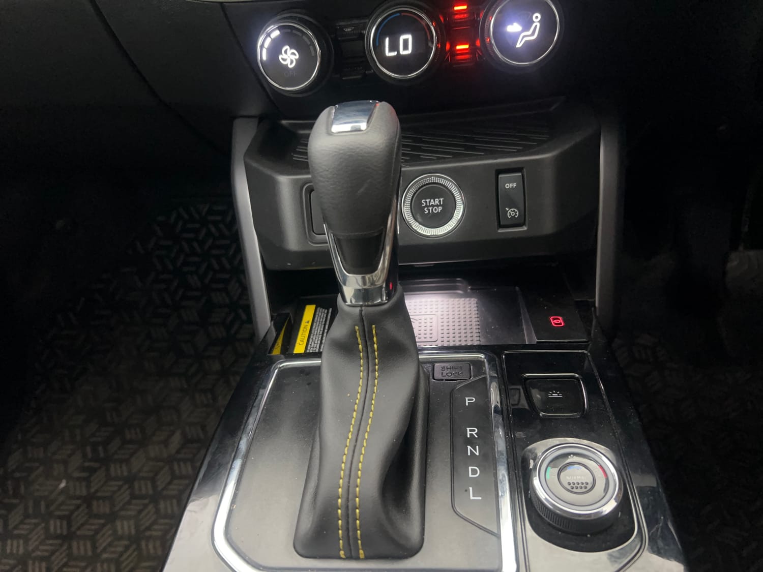 Used 2026 Renault Kiger Emotion CVT Turbo Dual Tone Petrol Automatic interior GEAR  KNOB VIEW