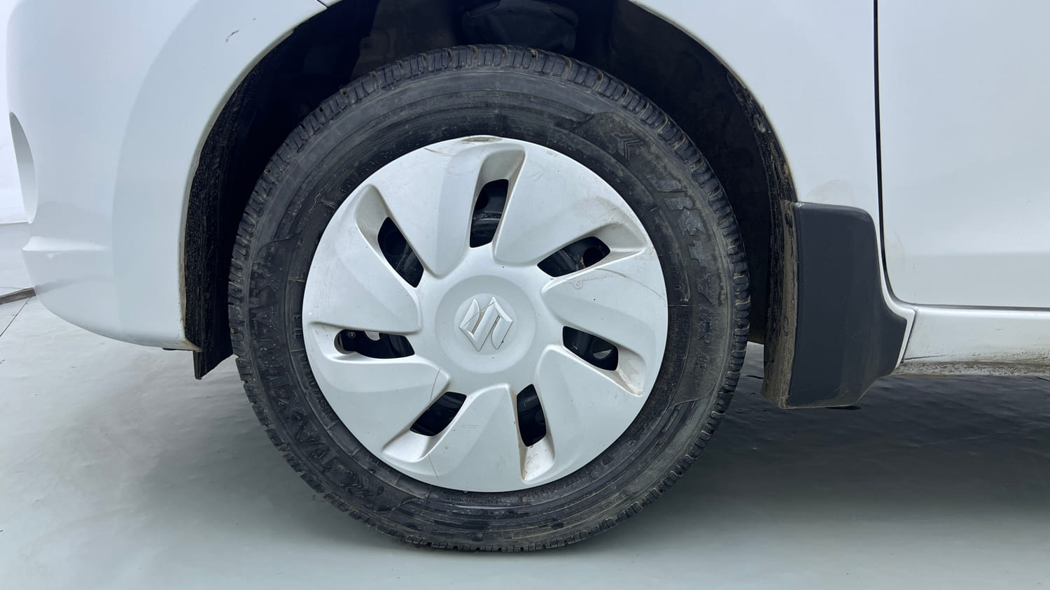 Used 2014 Maruti Suzuki Celerio VXi Petrol Manual tyres LEFT FRONT TYRE RIM VIEW