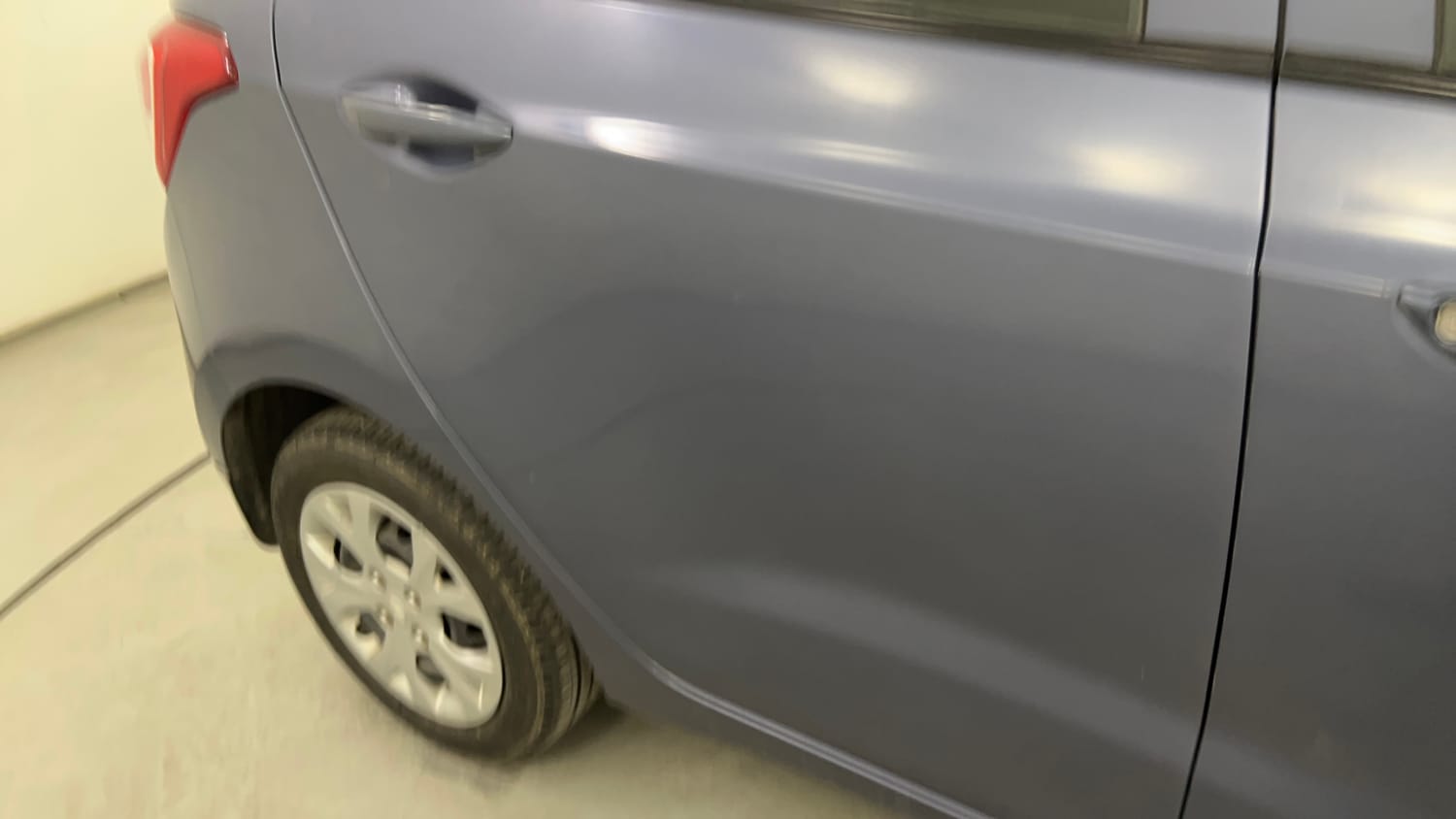 Used 2016 Hyundai Grand i10 Magna AT 1.2 Kappa VTVT Petrol Automatic dents MINOR SCRATCH