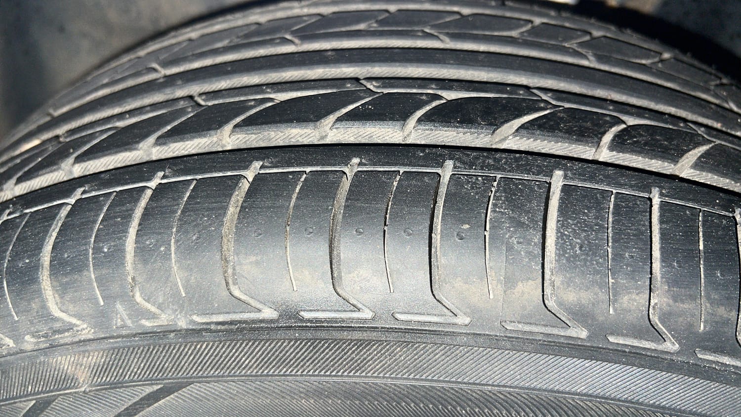 Used 2024 Tata Altroz XTA Petrol Petrol Automatic tyres LEFT FRONT TYRE TREAD VIEW