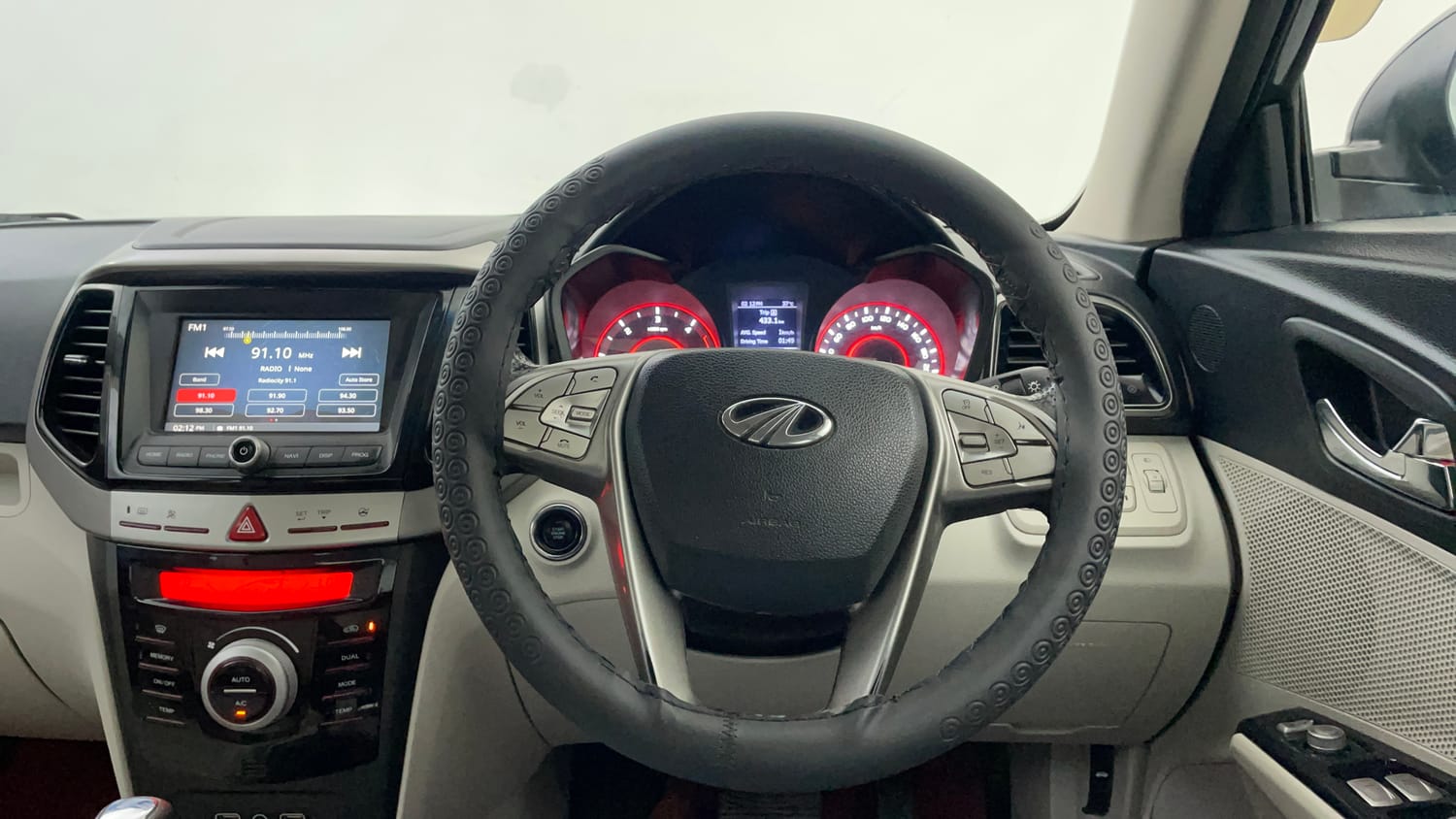 Used 2022 Mahindra XUV 300 W8 (O) 1.5 Diesel AMT Diesel Automatic interior STEERING VIEW