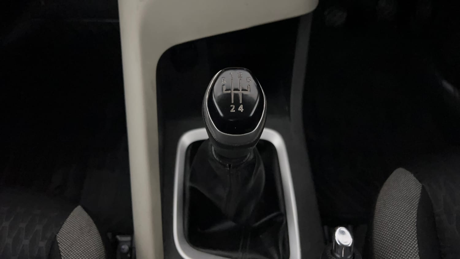 Used 2023 Nissan Magnite XV Executive Petrol Manual interior GEAR  KNOB VIEW