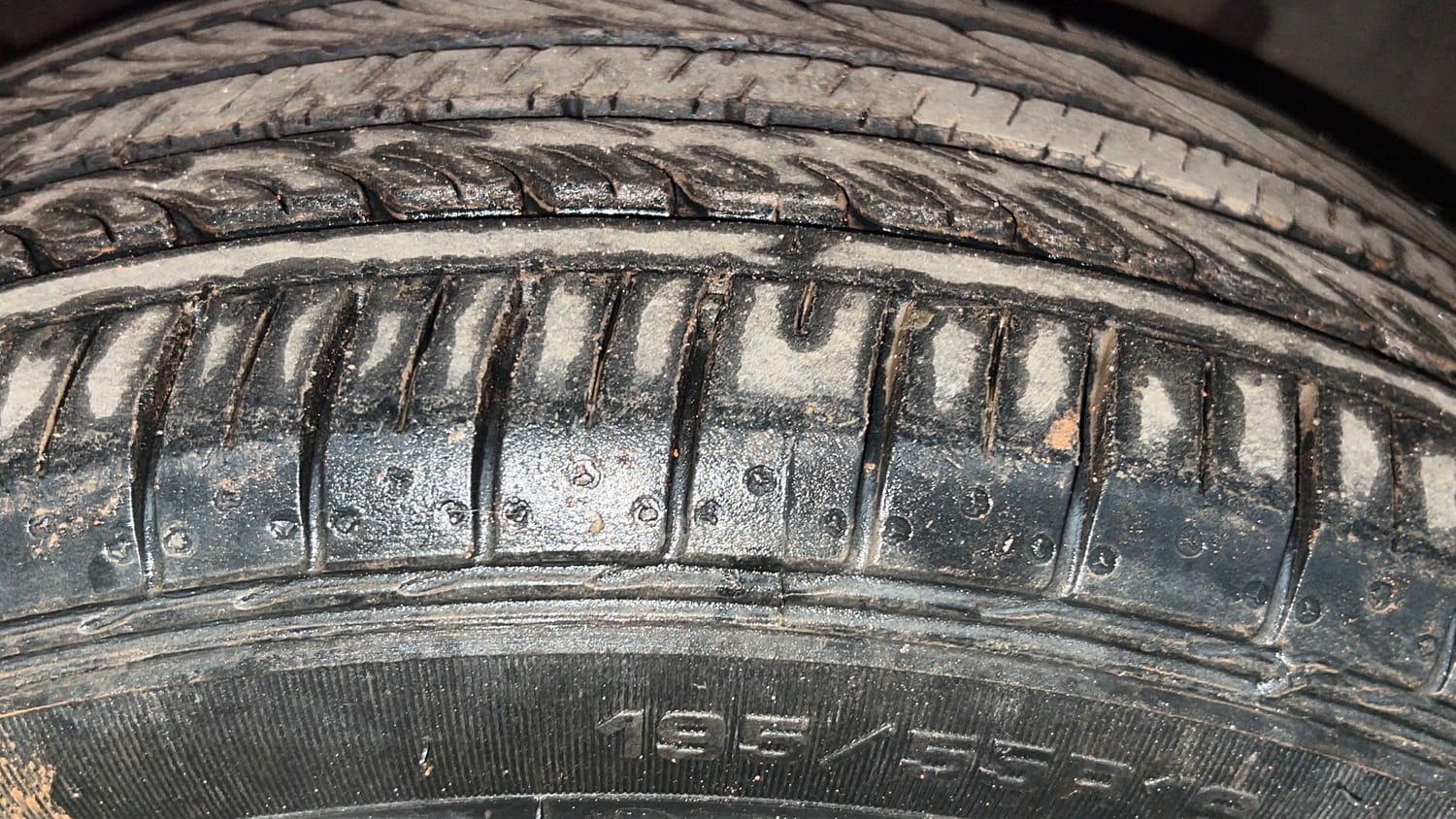 Used 2014 Hyundai Elite i20 Asta 1.2 Petrol Manual tyres RIGHT FRONT TYRE TREAD VIEW