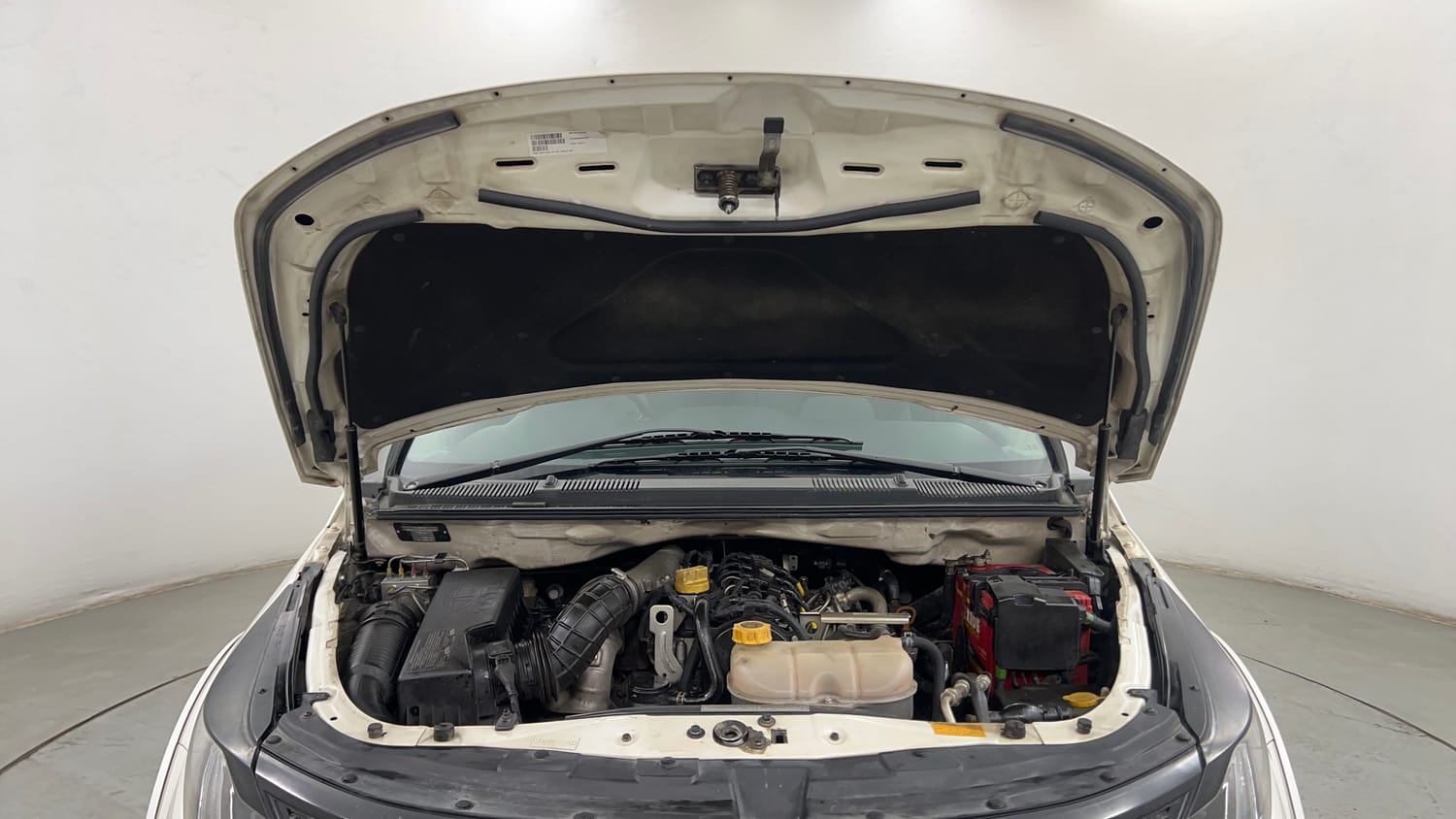 Used 2018 Tata Hexa XE 4x2 7 STR Diesel Manual engine ENGINE & BONNET OPEN FRONT VIEW