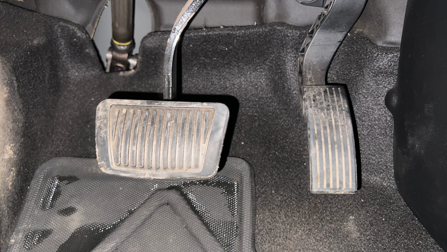 Used 2023 Hyundai Venue SX (O) 1.0 Turbo DCT Petrol Automatic interior PEDALS VIEW