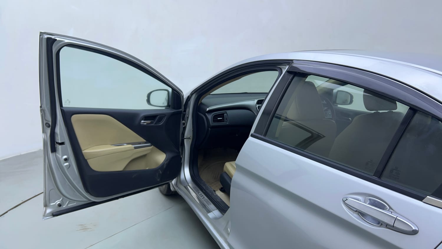 Used 2016 Honda City VX CVT Petrol Automatic interior LEFT FRONT DOOR OPEN VIEW
