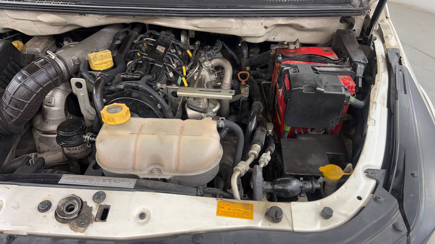 Used 2018 Tata Hexa XE 4x2 7 STR Diesel Manual engine ENGINE LEFT SIDE VIEW