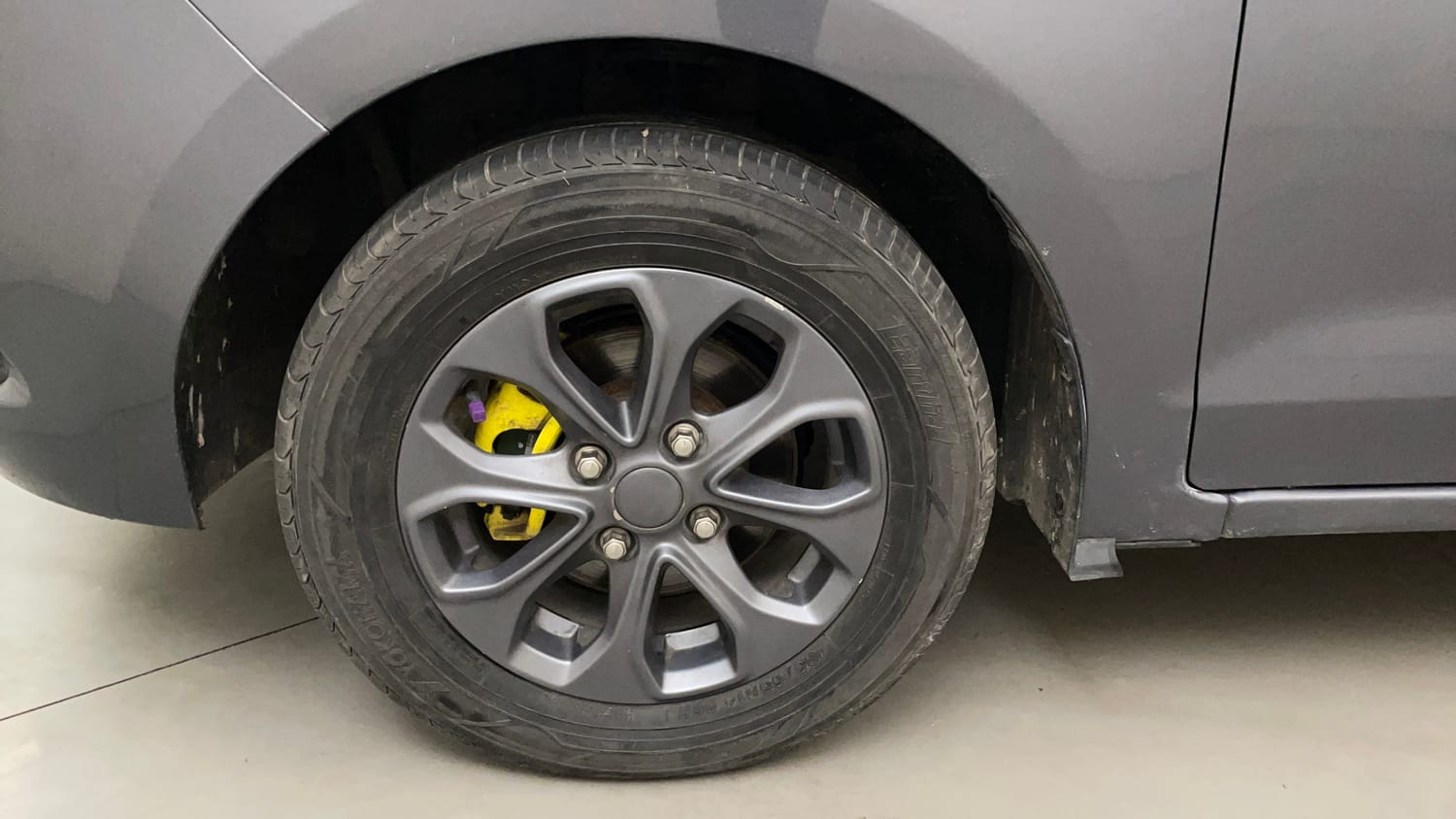 Used 2015 Ford Figo Trend 1.2 Ti-VCT Petrol Manual tyres LEFT FRONT TYRE RIM VIEW