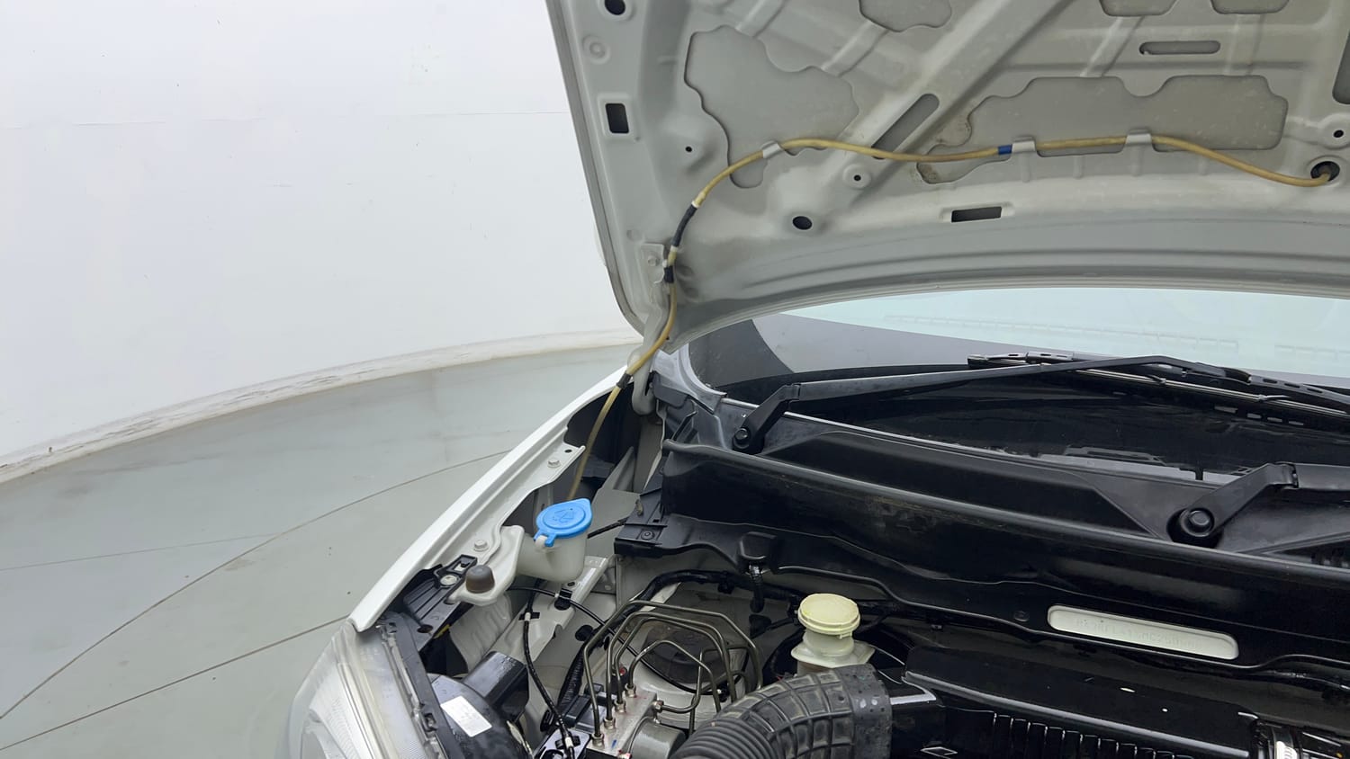 Used 2021 Maruti Suzuki S-Presso VXi Plus Petrol Manual engine ENGINE RIGHT SIDE HINGE & APRON VIEW