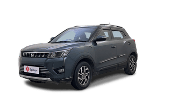 Used 2023 Mahindra XUV 300 W8 (O) 1.5 Diesel AMT Diesel Automatic Image