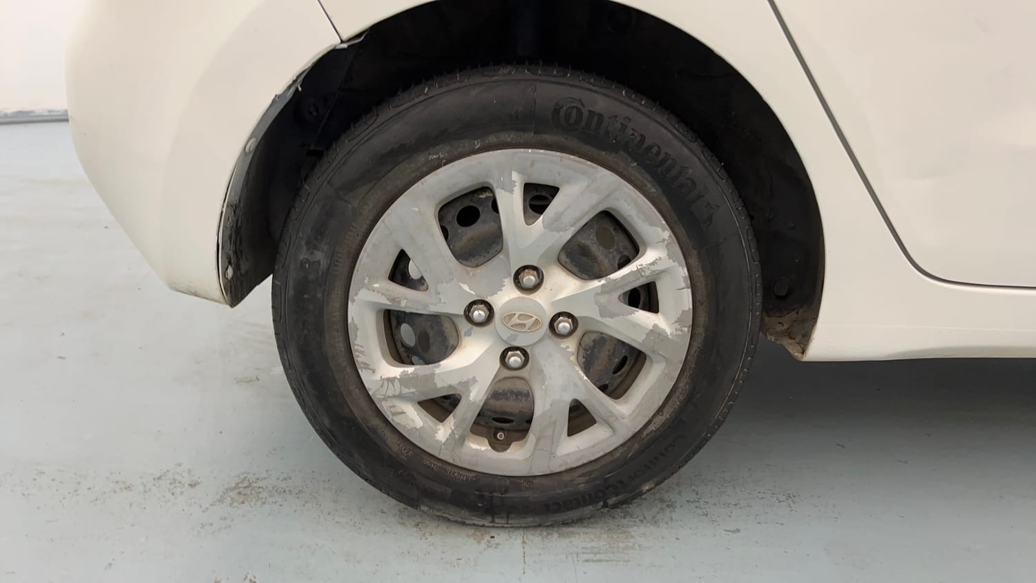 Used 2017 Hyundai Grand i10 Magna U2 1.2 CRDi Diesel Manual tyres RIGHT REAR TYRE RIM VIEW