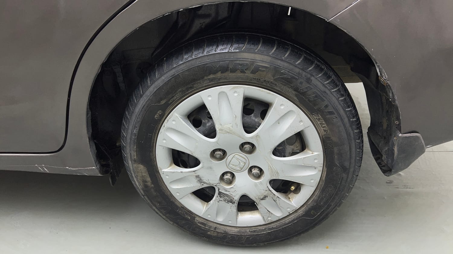 Used 2014 Honda Amaze 1.2 S i-VTEC Petrol Manual tyres LEFT REAR TYRE RIM VIEW
