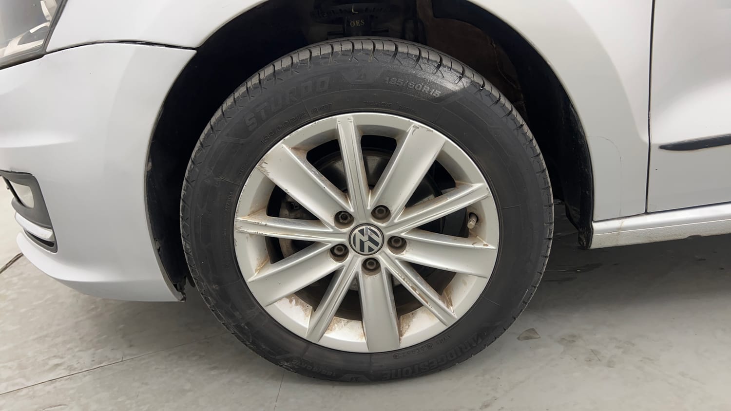 Used 2016 Volkswagen Vento Highline 1.2 (P) AT Petrol Automatic tyres LEFT FRONT TYRE RIM VIEW