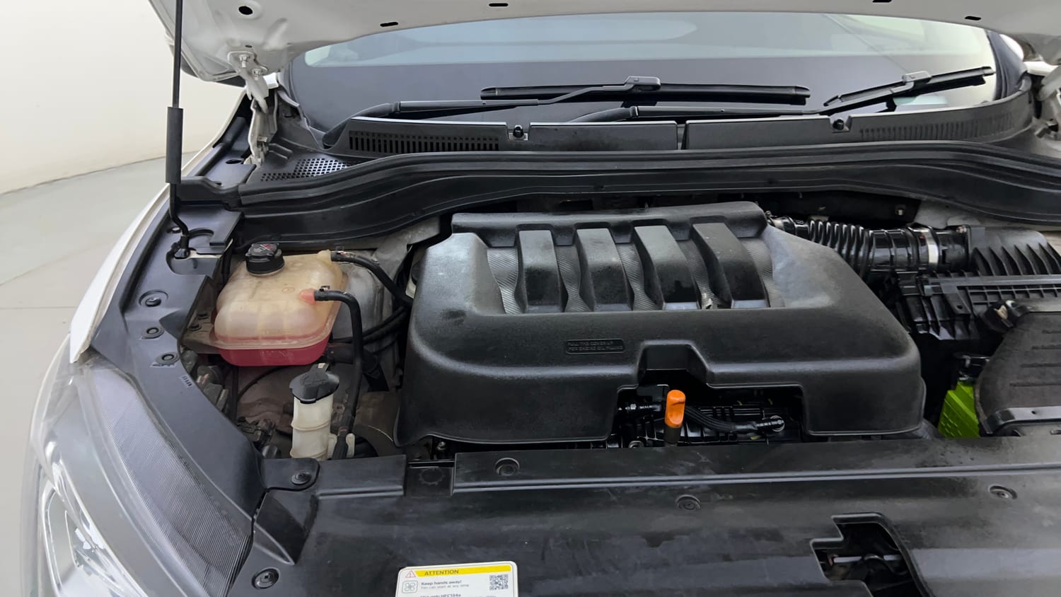 Used 2024 Mahindra XUV700 AX 5 Petrol AT 5 STR Petrol Automatic engine ENGINE RIGHT SIDE HINGE & APRON VIEW
