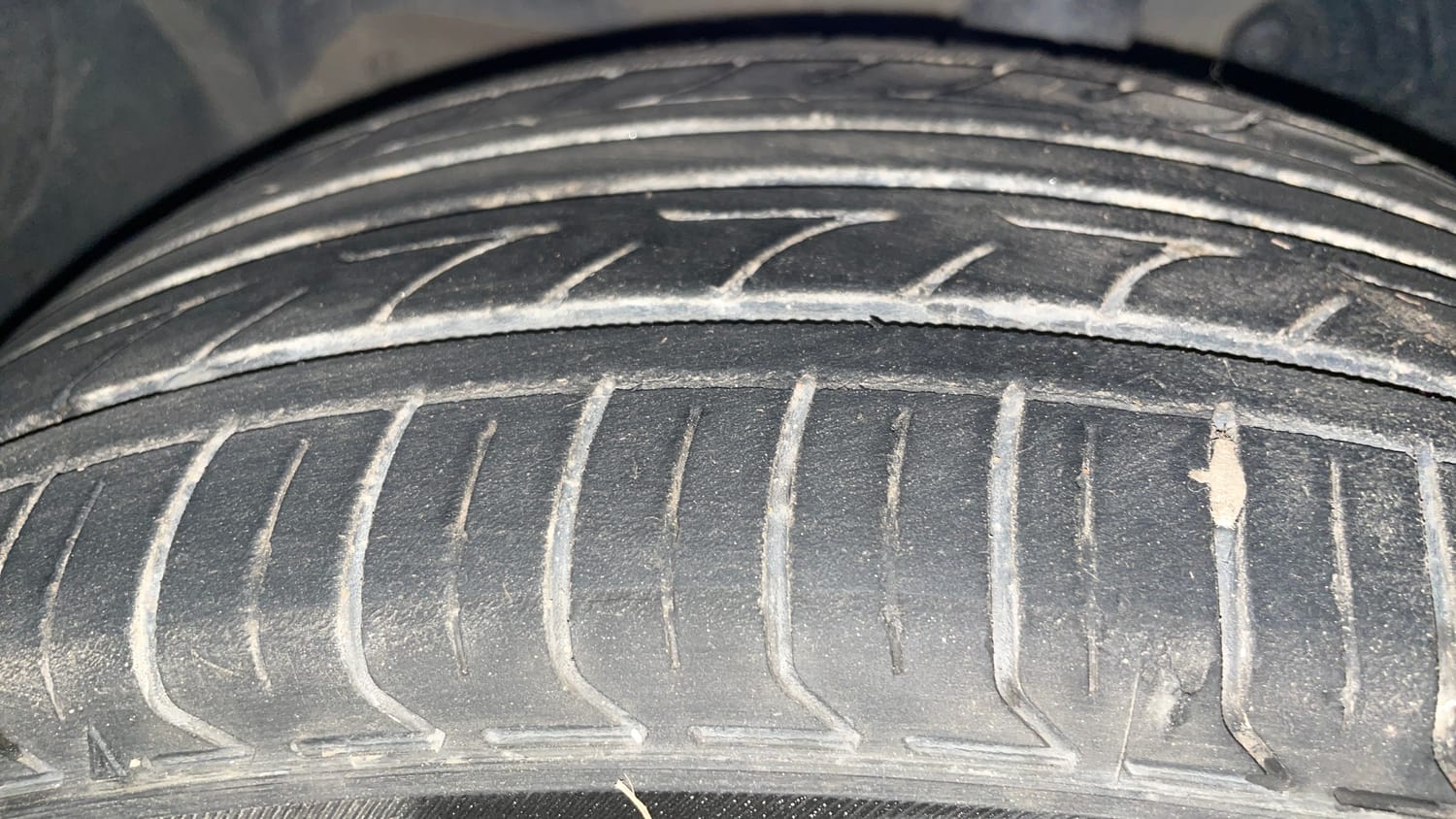 Used 2015 Ford Figo Trend 1.2 Ti-VCT Petrol Manual tyres LEFT FRONT TYRE TREAD VIEW