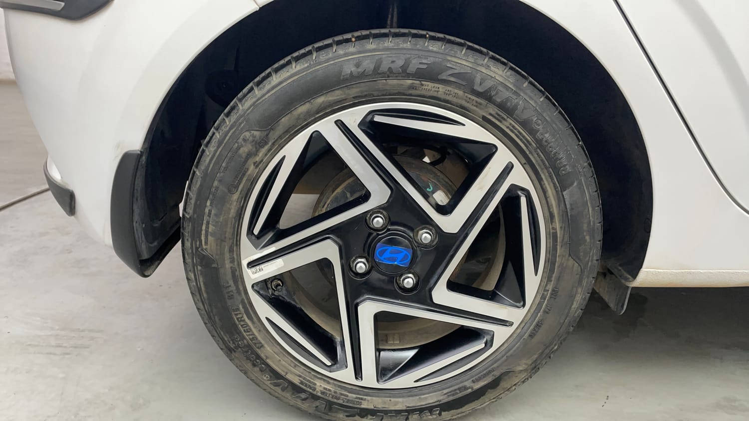 Used 2024 Hyundai Grand i10 Nios Asta 1.2 Kappa AMT Petrol Automatic tyres RIGHT REAR TYRE RIM VIEW