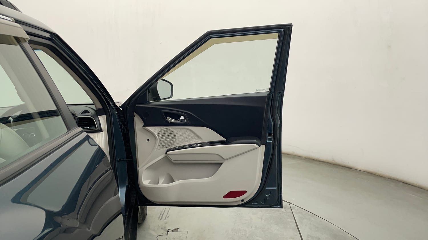 Used 2022 Mahindra XUV 300 W8 (O) 1.5 Diesel AMT Diesel Automatic interior RIGHT FRONT DOOR OPEN VIEW