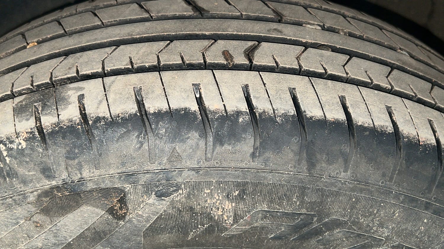 Used 2022 Hyundai Venue S 1.2 Petrol Petrol Manual tyres LEFT FRONT TYRE TREAD VIEW