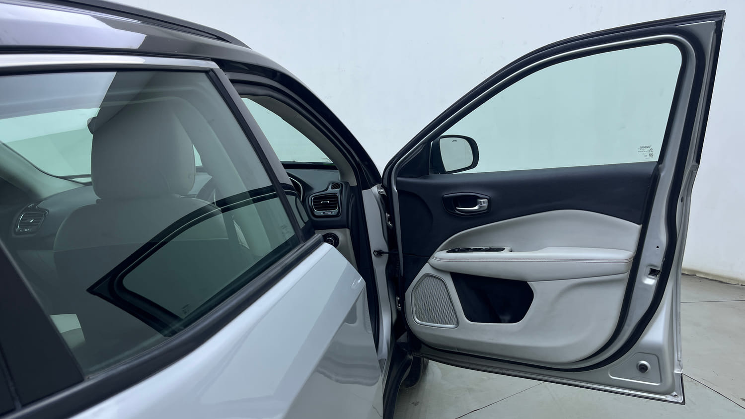 Used 2018 Jeep Compass Limited (O) 2.0 Diesel Diesel Manual interior RIGHT FRONT DOOR OPEN VIEW