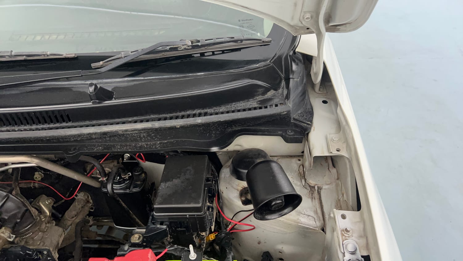 Used 2019 Maruti Suzuki Celerio LXi Petrol Manual engine ENGINE LEFT SIDE HINGE & APRON VIEW