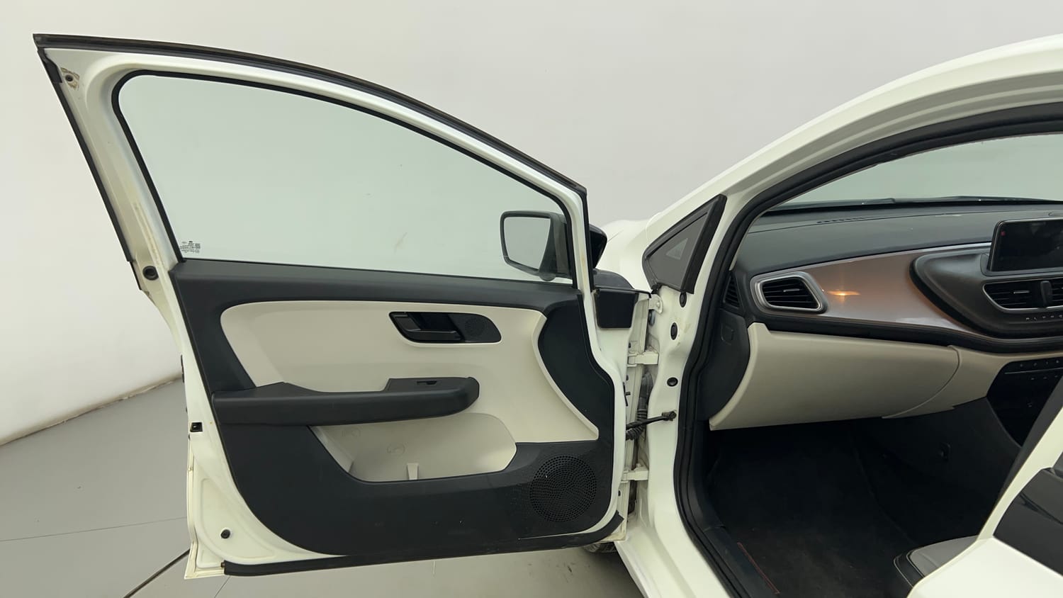 Used 2022 Tata Altroz XT Petrol Petrol Manual interior LEFT FRONT DOOR OPEN VIEW