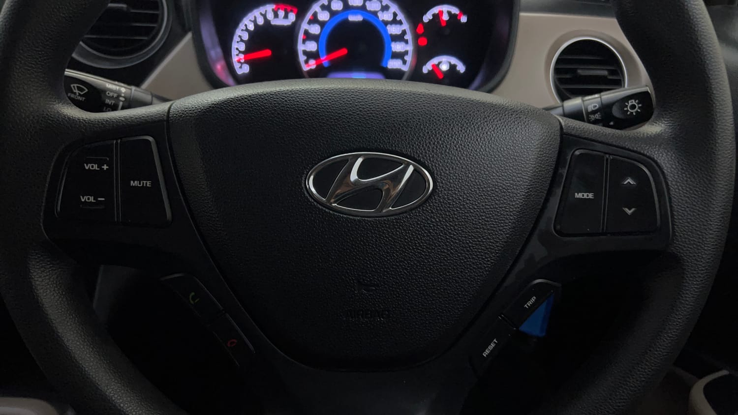 Used 2017 Hyundai Grand i10 Sportz 1.2 Kappa VTVT Petrol Manual top_features Airbags