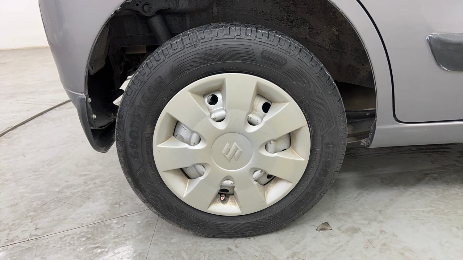 Used 2014 Maruti Suzuki Wagon R LXI CNG Cng Manual tyres RIGHT REAR TYRE RIM VIEW