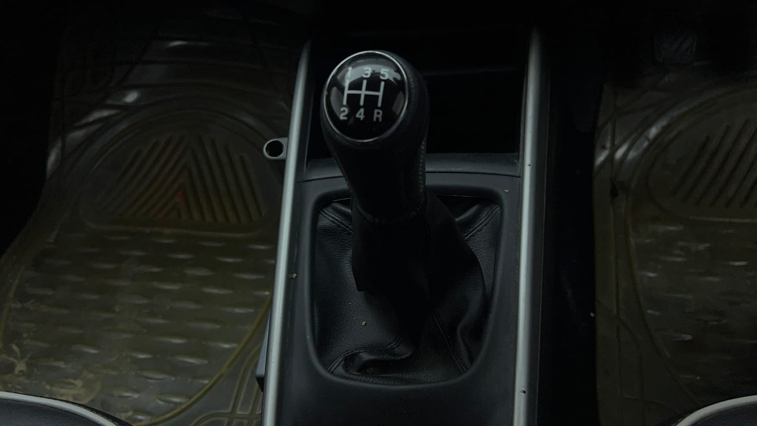 Used 2016 Maruti Suzuki Baleno Delta 1.2 Petrol Manual interior GEAR  KNOB VIEW