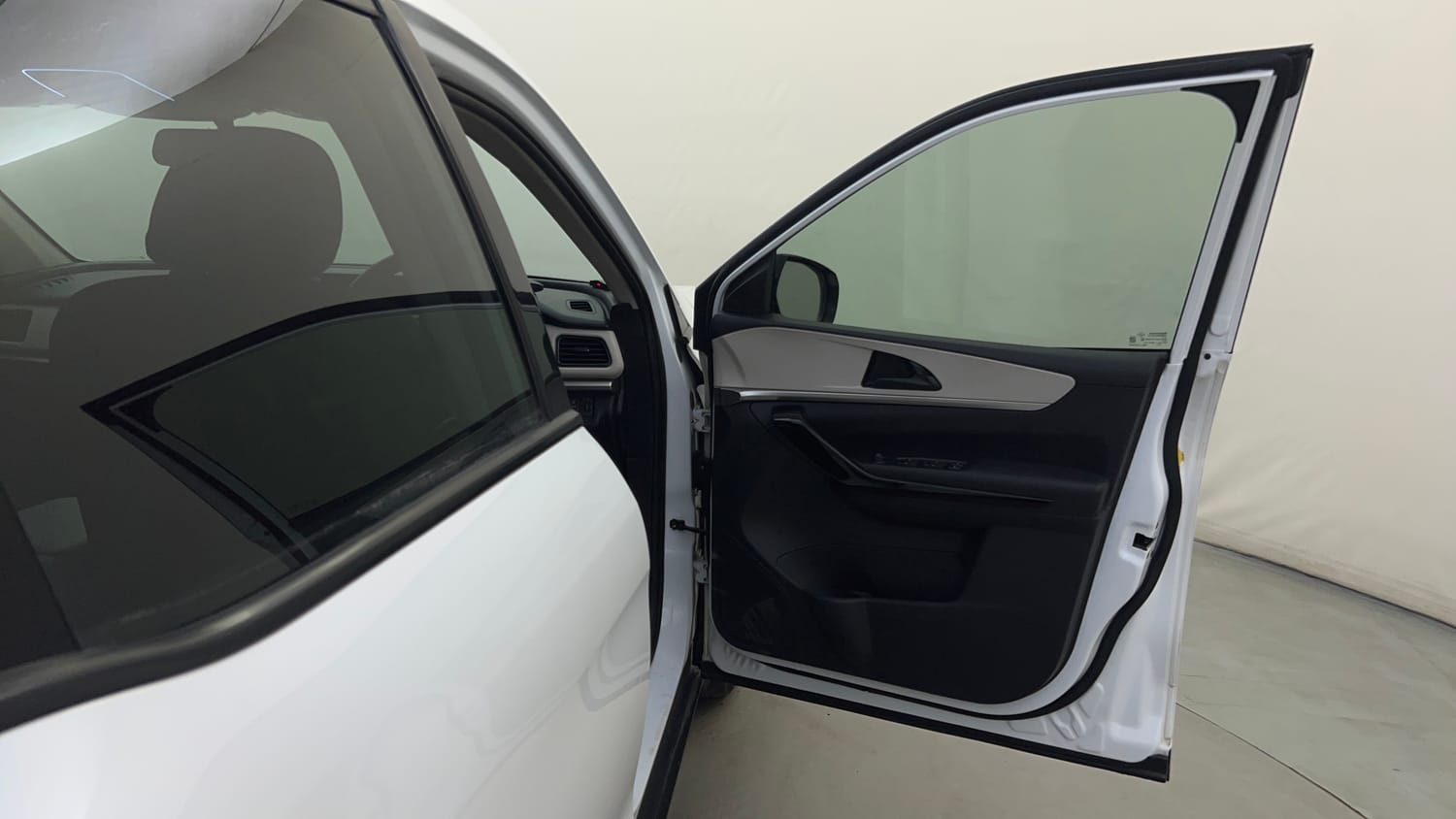 Used 2024 Mahindra XUV700 AX 5 Petrol AT 5 STR Petrol Automatic interior RIGHT FRONT DOOR OPEN VIEW